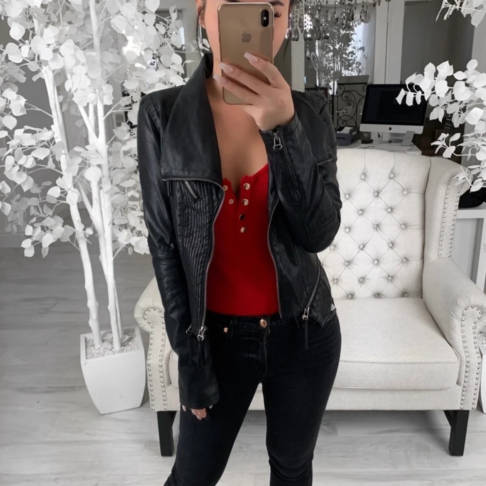 ekAttire | Kendra in Red - Picture 3 of 11
